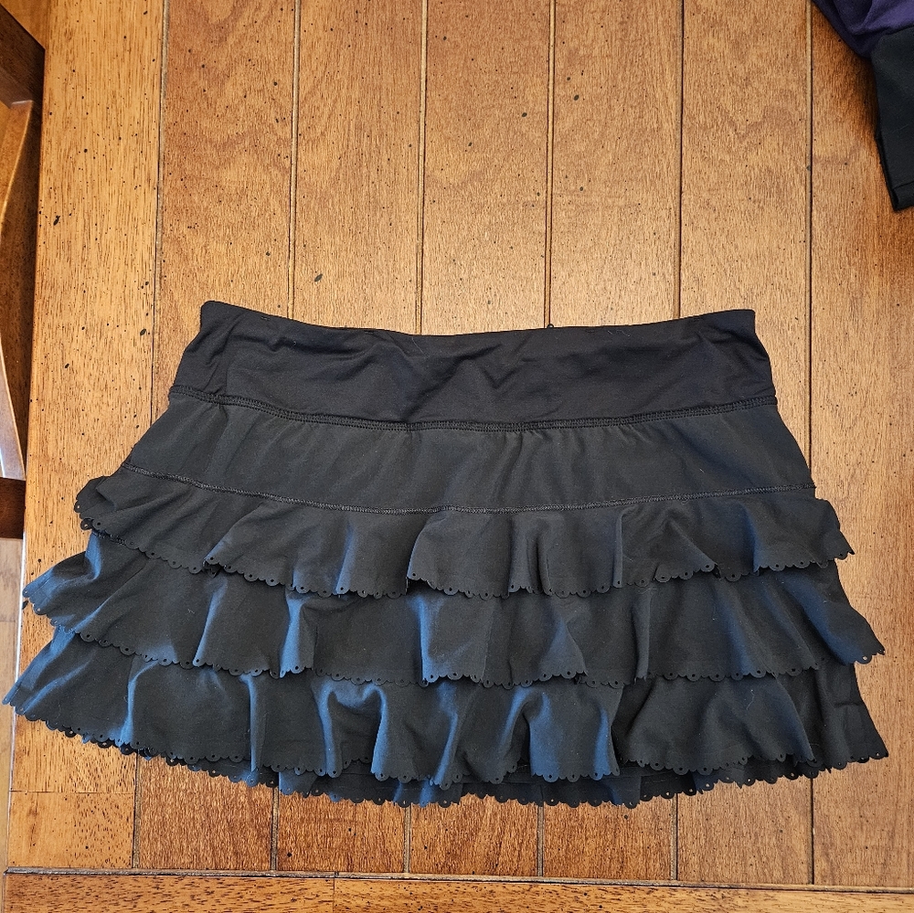Lululemon Run Weightless Dewberry Scalloped Ruffle Black Skort